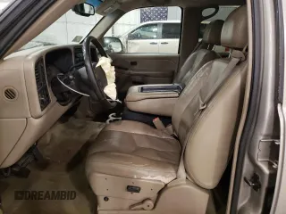 2003 GMC Sierra 1500HD SLE z VIN 1GTGK13U83F140778, wystawiony jako Copart lot #79814764 z przebiegiem 212 371 mil mil oraz Szkody całkowita. Historia ofert i sprzedaży dostępna na DreamBid. Obrazek 7.