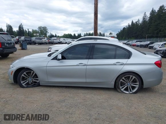 2017 BMW 3 Series 320i xDrive с VIN WBA8A3C36HK692592, выставлен на аукционе IAAI как лот 42218917 с пробегом 72 344 миль миль и . История ставок и продаж доступна на DreamBid. Изображение 14.