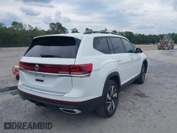2024 Volkswagen Atlas SE with VIN 1V2JR2CA3RC614867, listed as a IAAI auction lot 42213818 with 6,832 mi miles and . Bid and sale history available at DreamBid. Image 4.