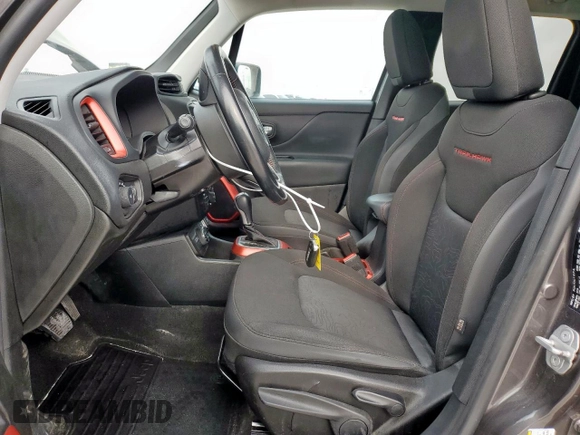 2018 Jeep Renegade Trailhawk z VIN ZACCJBCB1JPJ02192, wystawiony jako Copart lot #56064425 z przebiegiem 75 701 mil mil oraz Szkoda całkowita • Salvage title. Historia ofert i sprzedaży dostępna na DreamBid. Obrazek 7.
