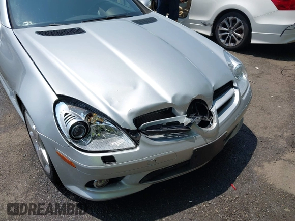 2008 Mercedes-Benz SLK 350 with VIN WDBWK56F98F184942, listed as a IAAI auction lot 42397775 with 80,851 mi miles and . Bid and sale history available at DreamBid. Image 6.