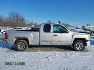 2010 Chevrolet Silverado 1500 LS with VIN 1GCSCREA8AZ275862, listed as a IAAI auction lot 41621090 with 280,598 mi miles. Bid and sale history available at carsss.com. Image 14.