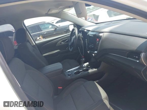 2020 Chevrolet Traverse LS z VIN 1GNERFKW0LJ144119, wystawiony jako IAAI lot #42561910 z przebiegiem 136 035 mil mil oraz . Historia ofert i sprzedaży dostępna na DreamBid. Obrazek 5.