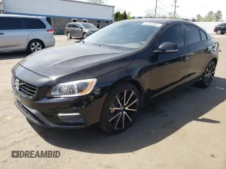2017 Volvo S60 Dynamic z VIN YV140MTL8H2433865, wystawiony jako Copart lot #54534305 z przebiegiem 143 416 mil mil oraz Szkoda całkowita • Salvage title. Historia ofert i sprzedaży dostępna na DreamBid. Obrazek 1.