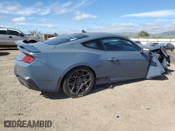 2024 Ford Mustang GT с VIN 1FA6P8CF6R5422414, выставлен на аукционе Copart как лот 50557835 с пробегом 21 462 миль миль и Списание • Salvage title. История ставок и продаж доступна на DreamBid. Изображение 3.