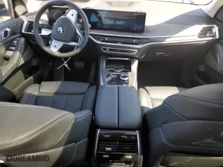 2025 BMW X7 xDrive40i with VIN 5UX23EM07S9X32310, listed as a Copart auction lot 49441125 with 8,852 mi miles and Salvage Title. Bid and sale history available at carsss.com. Image 8.