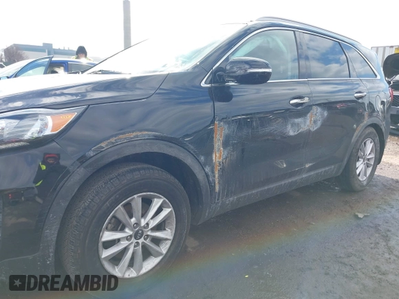 2019 Kia Sorento L with VIN 5XYPG4A3XKG592630, listed as a IAAI auction lot 41530985 with 84,991 mi miles. Bid and sale history available at carsss.com. Image 6.