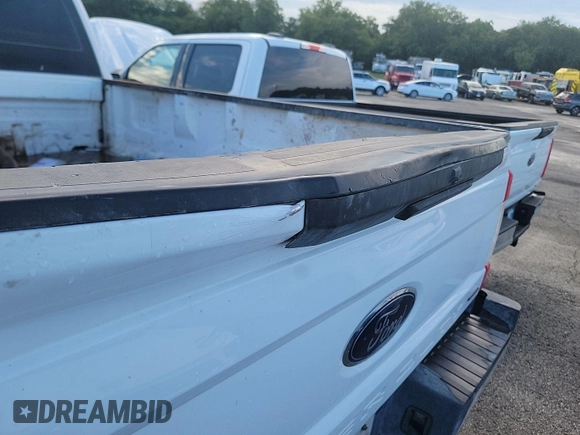 2019 Ford F-250 XL z VIN 1FT7W2B60KED86550, wystawiony jako IAAI lot #42501135 z przebiegiem 188 501 mil mil oraz . Historia ofert i sprzedaży dostępna na DreamBid. Obrazek 15.