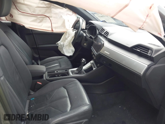 2020 Audi Q3 Premium z VIN WA1AECF30L1052472, wystawiony jako IAAI lot #41886809 z przebiegiem 101 600 mil mil oraz . Historia ofert i sprzedaży dostępna na DreamBid. Obrazek 5.
