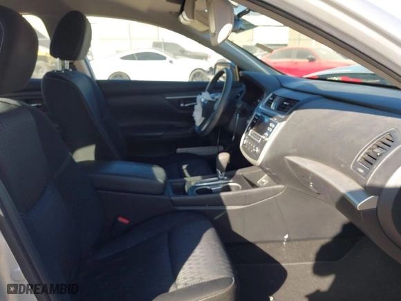 2016 Nissan Altima 2.5 SR with VIN 1N4AL3AP5GN337677, listed as a IAAI auction lot 41699764 with 86,761 mi miles. Bid and sale history available at carsss.com. Image 5.