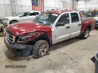 2008 Dodge Dakota SXT z VIN 1D7HW38K38S543504, wystawiony jako Copart lot #43649515 z przebiegiem 181 394 mil mil oraz Nie do naprawy • Non repairable. Historia ofert i sprzedaży dostępna na DreamBid. Obrazek 1.