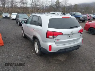 2015 Kia Sorento LX with VIN 5XYKTDA68FG582720, listed as a IAAI auction lot 41872473 with 242,994 mi miles. Bid and sale history available at carsss.com. Image 3.
