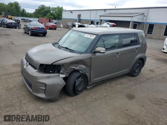 2012 Scion xB z VIN JTLZE4FE1CJ014494, wystawiony jako Copart lot #57779675 z przebiegiem 151 857 mil mil oraz Szkody całkowita. Historia ofert i sprzedaży dostępna na DreamBid. Obrazek 1.