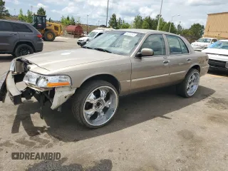 2004 Mercury Grand Marquis LS Premium z VIN 2MEFM75W04X658234, wystawiony jako Copart lot #54203545 z przebiegiem 127 628 mil mil oraz Szkody całkowita. Historia ofert i sprzedaży dostępna na DreamBid. Obrazek 1.