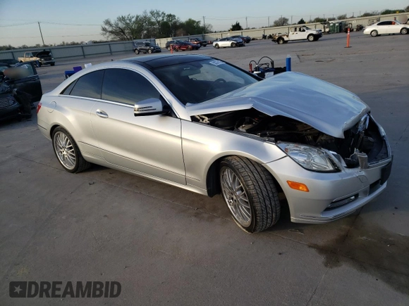 2013 Mercedes-Benz E 350 with VIN WDDKJ5KB8DF221064, listed as a Copart auction lot 50376125 with 135,503 mi miles and Salvage title. Bid and sale history available at DreamBid. Image 4.