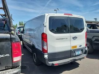 2019 Ford Transit z VIN 1FTYE1YM4KKB70936, wystawiony jako IAAI lot #42525385 z przebiegiem 233 237 mil mil oraz . Historia ofert i sprzedaży dostępna na DreamBid. Obrazek 16.