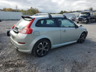 2011 Volvo C30 z VIN YV1672MK5B2193874, wystawiony jako Copart lot #74804384 z przebiegiem 204 997 mil mil oraz Szkody całkowita. Historia ofert i sprzedaży dostępna na DreamBid. Obrazek 3.