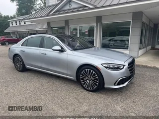 2021 Mercedes-Benz S 580 z VIN W1K6G7GB1MA032743, wystawiony jako IAAI lot #42476156 z przebiegiem 54 614 mil mil oraz . Historia ofert i sprzedaży dostępna na DreamBid. Obrazek 1.