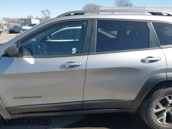 2017 Jeep Cherokee Trailhawk с VIN 1C4PJMBS2HW568695, выставлен на аукционе IAAI как лот 41743347 с пробегом 103 387 миль миль и . История ставок и продаж доступна на DreamBid. Изображение 14.