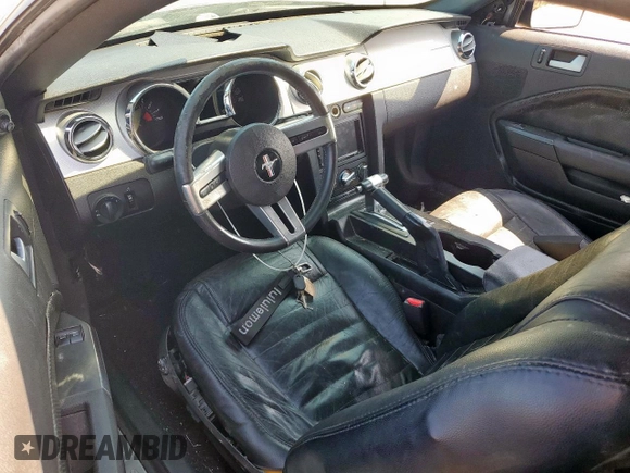 2008 Ford Mustang GT Deluxe z VIN 1ZVHT82H885154382, wystawiony jako Copart lot #51860665 z przebiegiem Nie podano mil oraz Szkoda całkowita • Salvage title. Historia ofert i sprzedaży dostępna na DreamBid. Obrazek 8.