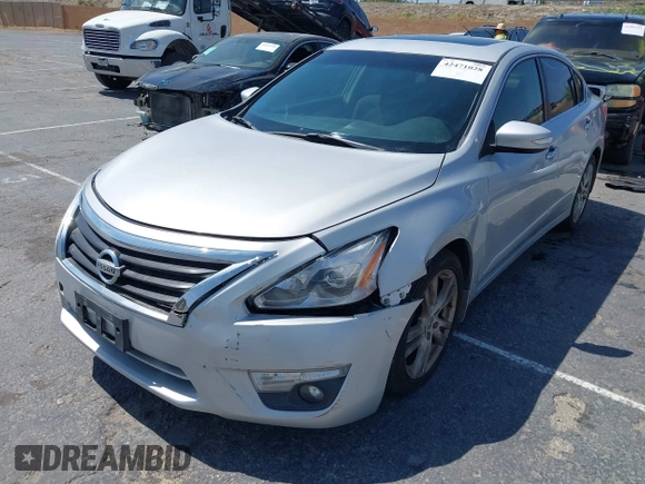 2013 Nissan Altima SV z VIN 1N4BL3AP3DN425384, wystawiony jako IAAI lot #42471028 z przebiegiem 154 095 mil mil oraz . Historia ofert i sprzedaży dostępna na DreamBid. Obrazek 6.