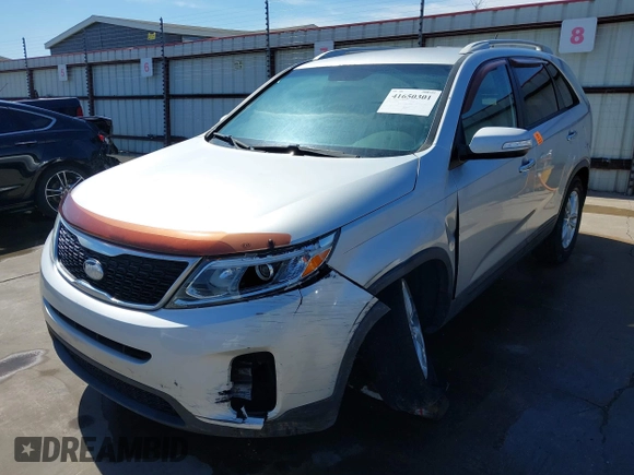 2015 Kia Sorento LX with VIN 5XYKT4A77FG548874, listed as a IAAI auction lot 41650301 with 111,113 mi miles. Bid and sale history available at carsss.com. Image 2.