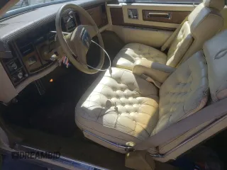 1984 Cadillac Eldorado z VIN 1G6AL578XEE621800, wystawiony jako Copart lot #72058714 z przebiegiem 50 757 mil mil oraz Tytuł czysty. Historia ofert i sprzedaży dostępna na DreamBid. Obrazek 7.