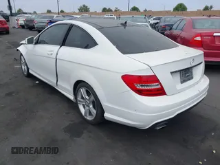 2014 Mercedes-Benz C 250 с VIN WDDGJ4HB8EG289464, выставлен на аукционе IAAI как лот 42349250 с пробегом 104 818 миль миль и . История ставок и продаж доступна на DreamBid. Изображение 3.