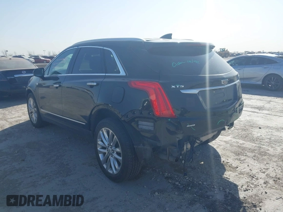2017 Cadillac XT5 Platinum AWD z VIN 1GYKNFRS7HZ103127, wystawiony jako IAAI lot #41830037 z przebiegiem 82 480 mil mil oraz . Historia ofert i sprzedaży dostępna na DreamBid. Obrazek 3.