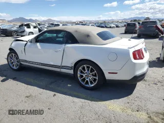 2010 Ford Mustang V6 z VIN 1ZVBP8EN0A5115559, wystawiony jako Copart lot #51810245 z przebiegiem Nie podano mil oraz Szkoda całkowita • Salvage title. Historia ofert i sprzedaży dostępna na DreamBid. Obrazek 2.