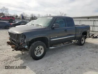 2004 GMC Sierra 2500HD SLE z VIN 1GTHK29UX4E153668, wystawiony jako Copart lot #48148965 z przebiegiem 212 639 mil mil oraz Szkoda całkowita • Salvage title. Historia ofert i sprzedaży dostępna na DreamBid. Obrazek 1.