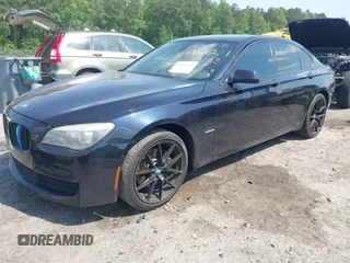 2011 BMW 7 Series 740i z VIN WBAKA4C50BC392111, wystawiony jako IAAI lot #42151182 z przebiegiem 107 955 mil mil oraz . Historia ofert i sprzedaży dostępna na DreamBid. Obrazek 2.
