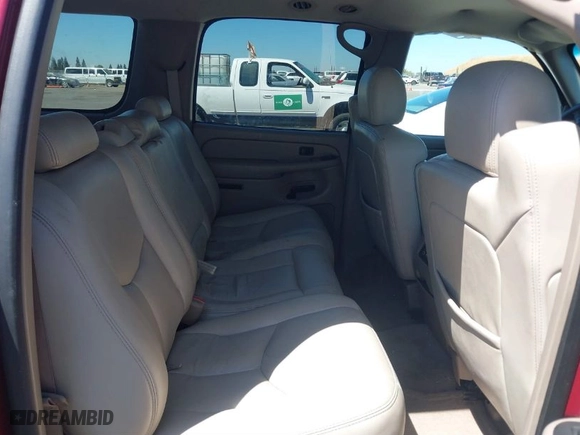 2004 Chevrolet Suburban LT with VIN 1GNFK16T24J272018, listed as a IAAI auction lot 41302541 with NaN miles. Bid and sale history available at carsss.com. Image 8.
