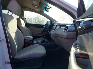 2017 Kia Sorento LX with VIN 5XYPG4A3XHG220228, listed as a IAAI auction lot 41865387 with 305,857 mi miles. Bid and sale history available at carsss.com. Image 5.