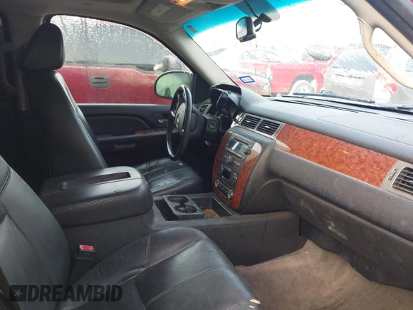 2008 Chevrolet Suburban 2LT with VIN 3GNFK16308G293344, listed as a IAAI auction lot 41713960 with 187,907 mi miles and . Bid and sale history available at DreamBid. Image 5.