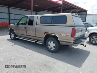 1997 Chevrolet Silverado 1500 with VIN 2GCEK19R5V1153864, listed as a IAAI auction lot 42214183 with 196,761 mi miles and . Bid and sale history available at DreamBid. Image 3.