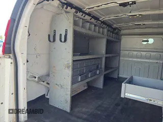 2021 Chevrolet Express Cargo z VIN 1GCWGAFPXM1166123, wystawiony jako IAAI lot #42566386 z przebiegiem 112 553 mil mil oraz . Historia ofert i sprzedaży dostępna na DreamBid. Obrazek 27.