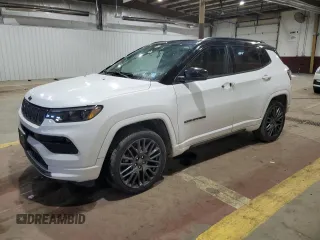 2022 Jeep Compass (RED) Edition with VIN 3C4NJDCB0NT181537, listed as a Copart auction lot 43697425 with 41,713 mi miles and Salvage Title. Bid and sale history available at carsss.com. Image 1.