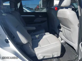 2019 Toyota Highlander SE with VIN 5TDJZRFH5KS933386, listed as a IAAI auction lot 41807949 with 49,661 mi miles. Bid and sale history available at carsss.com. Image 8.