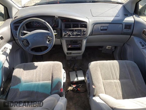 2000 Toyota Sienna LE with VIN 4T3ZF13C2YU254124, listed as a Copart auction lot 52034205 with 178,072 mi miles and Clean Title. Bid and sale history available at carsss.com. Image 8.