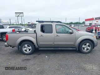 2008 Nissan Frontier SE z VIN 1N6AD07U78C403143, wystawiony jako IAAI lot #42211053 z przebiegiem 369 349 mil mil oraz . Historia ofert i sprzedaży dostępna na DreamBid. Obrazek 13.