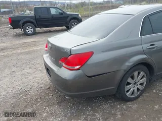 2005 Toyota Avalon XL with VIN 4T1BK36B25U035857, listed as a IAAI auction lot 42032881 with 198,737 mi miles. Bid and sale history available at carsss.com. Image 6.