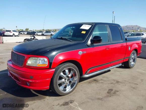 2001 Ford F-150 SuperCrew XLT with VIN 1FTRW07L51KB10800, listed as a IAAI auction lot 41987752 with 199,314 mi miles. Bid and sale history available at carsss.com. Image 2.