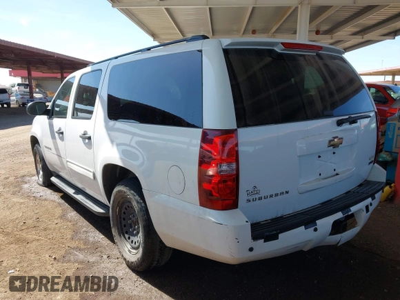 2010 Chevrolet Suburban LS with VIN 1GNUCHE01AR174986, listed as a IAAI auction lot 41697401 with 333,135 mi miles. Bid and sale history available at carsss.com. Image 3.
