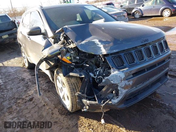 2019 Jeep Compass Latitude with VIN 3C4NJDBB4KT597331, listed as a IAAI auction lot 41664673 with 98,042 mi miles. Bid and sale history available at carsss.com. Image 6.