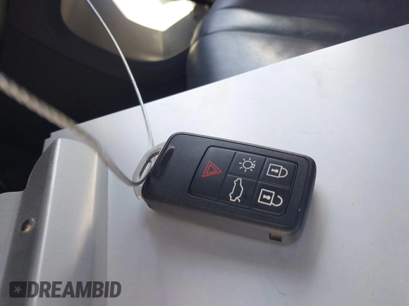 2017 Volvo XC60 Inscription с VIN YV440MDUXH2011767, выставлен на аукционе IAAI как лот 41816118 с пробегом 185 901 миль миль и . История ставок и продаж доступна на DreamBid. Изображение 11.