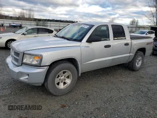 2008 Dodge Dakota SXT z VIN 1D7HW38K08S545596, wystawiony jako Copart lot #82404074 z przebiegiem 195 815 mil mil oraz Czysty tytuł • Clean title. Historia ofert i sprzedaży dostępna na DreamBid. Obrazek 1.