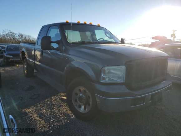 2005 Ford Super Duty F-250 XL with VIN 1FTSX21505EA55701, listed as a Copart auction lot 41413775 with 132,275 mi miles and Clean Title. Bid and sale history available at carsss.com. Image 4.