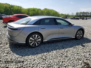 2023 Lucid Air Grand Touring z VIN 50EA1GBA9PA003155, wystawiony jako Copart lot #55441165 z przebiegiem 6 078 mil mil oraz Szkoda całkowita • Salvage title. Historia ofert i sprzedaży dostępna na DreamBid. Obrazek 3.
