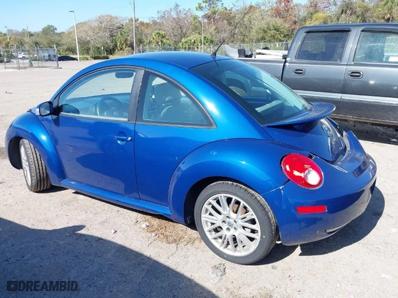 2007 Volkswagen New Beetle Coupe with VIN 3VWPW31C67M504497, listed as a IAAI auction lot 41288271 with 85,422 mi miles. Bid and sale history available at carsss.com. Image 3.